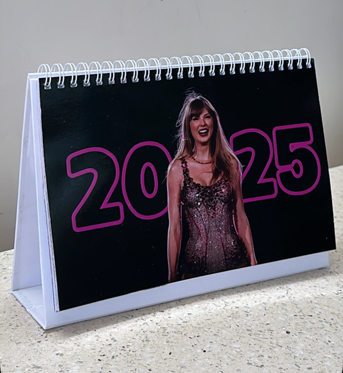 TAYLOR SWIFT DESK CALENDAR 2025